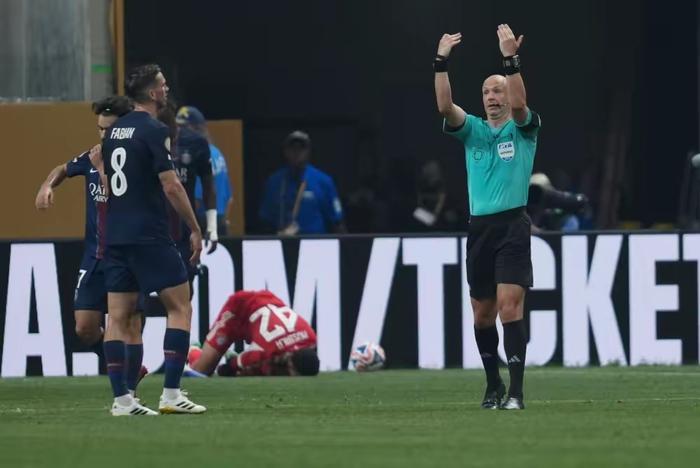 世俱杯致天才少年穆西亚拉重伤断腿，赛事未来堪忧