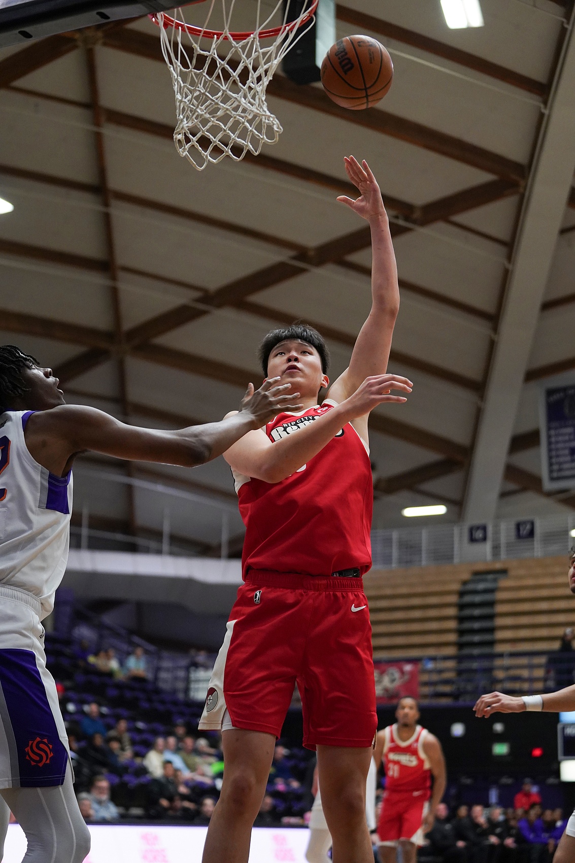 华体会体育-媒体人：杨瀚森进攻高效 但还是暴露出体能和防守问题仍需努力