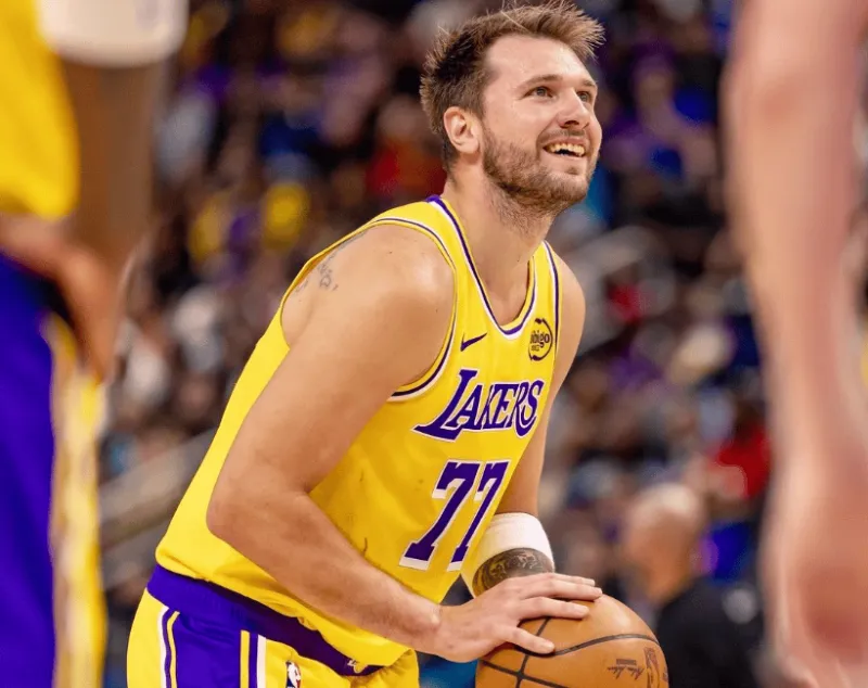 华体会官网-得分手！东契奇目前连续21场20+、连续13场30+、连续3场40+